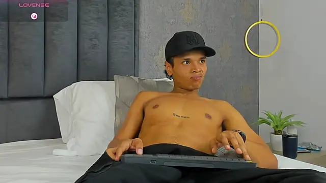 Chat XXX en directo de Alejandroo_Montenegro