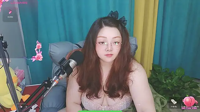 AngelwithEcup: онлайн-секс-чат