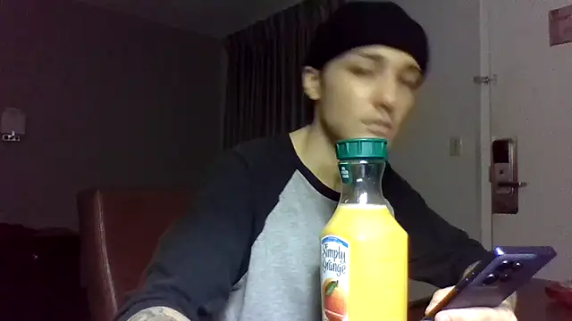 Jbenz420: онлайн-секс-чат