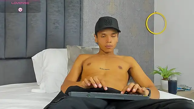 Alejandroo_Montenegro's Live XXX Chat