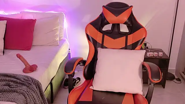 دردشة ChloeMoreti الجنسية المباشرة