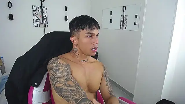 Leonard_Price Chat XXX in diretta