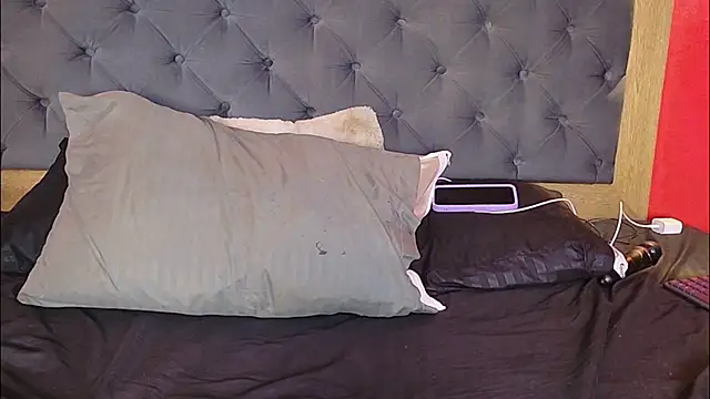 YayaHilton Chat XXX live