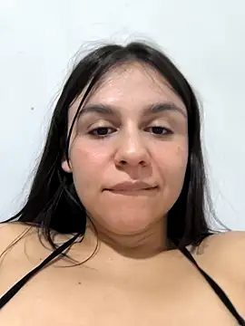 Daniela-rosee Adlı Modelin Canlı XXX Sohbeti