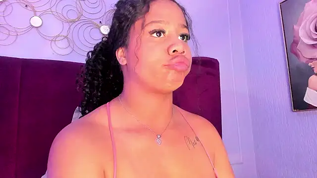 Sofi_Fox_ Chat XXX in diretta