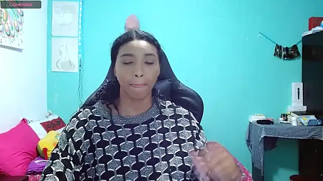 sensitive_brunette's Live XXX Chat