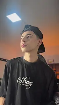 Sebastian_Reed Adlı Modelin Canlı XXX Sohbeti