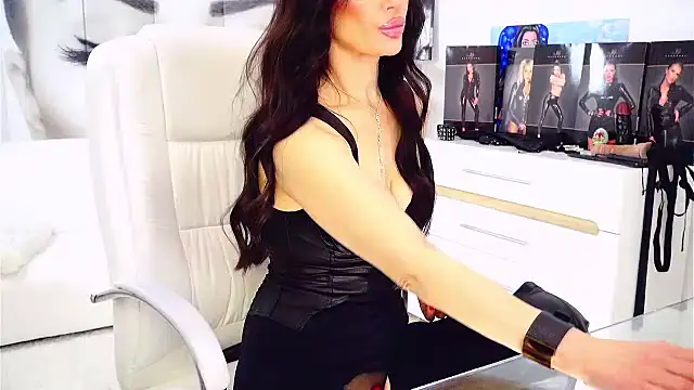 XXX chat uživo modela sherlisvonmoon