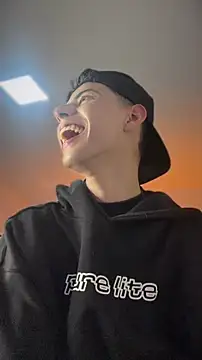 แชท XXX สดของ Sebastian_Reed