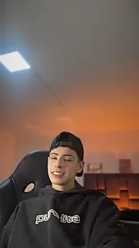 Sebastian_Reed: απευθείας συνομιλία ΧΧΧ