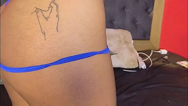 YayaHilton Adlı Modelin Canlı XXX Sohbeti