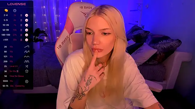 AnyaTaylor_ Show in webcam