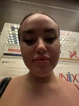 Chat +18 de KiraSunshine ao vivo