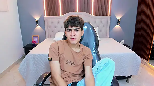 Tommy18__ 라이브 XXX 채팅