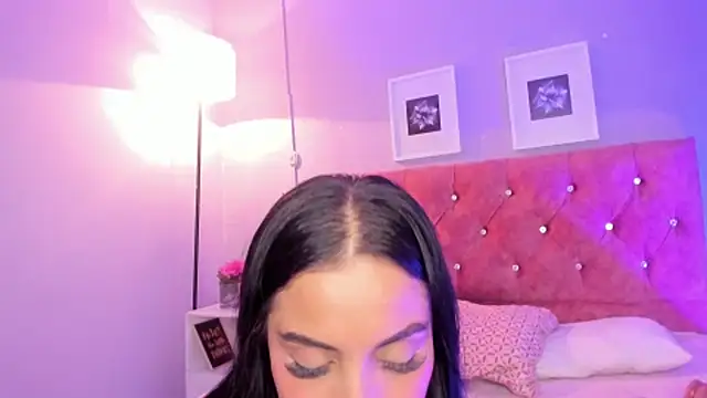 GabiHills Adlı Modelin Canlı XXX Sohbeti