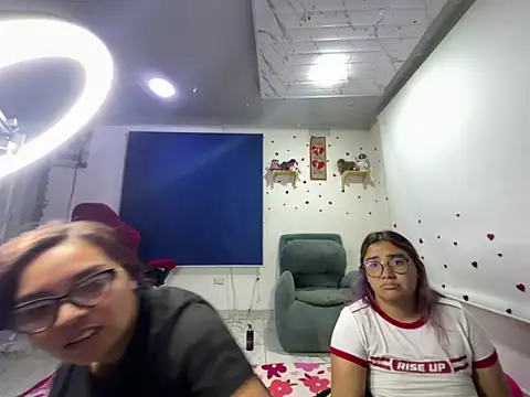 Lucyheart_のライブXXXチャット