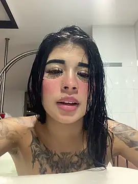 Dannii-n Live XXX chat