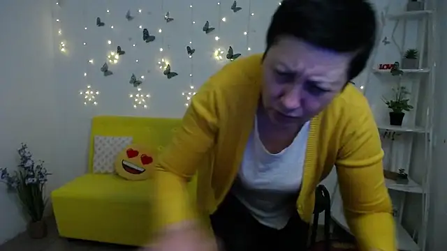 EmilyL0ve's Webcam Show