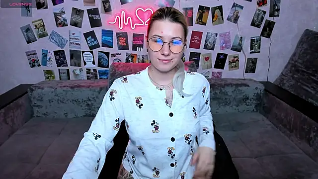 x_Ulya1cutex Adlı Modelin Canlı XXX Sohbeti