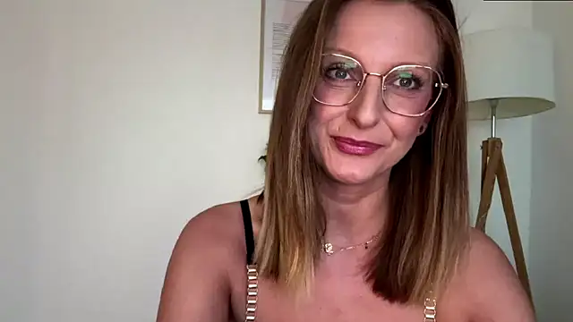 Chat +18 de HornyJudith ao vivo