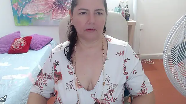 leonela_69's Webcam Show