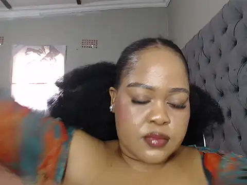 Pokazy przed kamerką – YummyMelxx