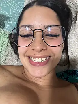 luvely_unique_ Adlı Modelin Canlı XXX Sohbeti