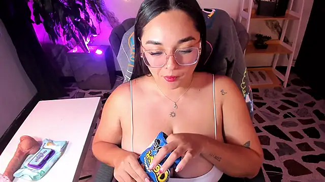 CelesteBrucee's Live XXX Chat