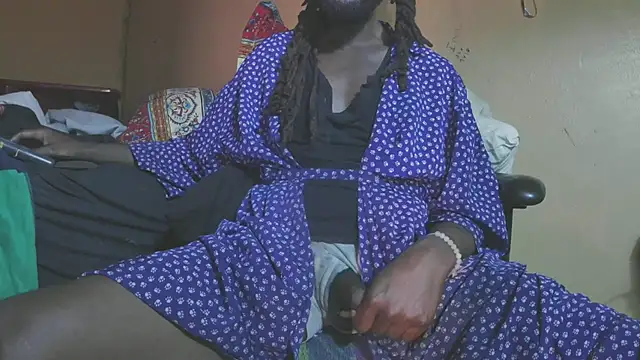 EYEzIAMn Live XXX chat