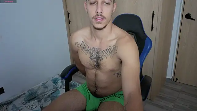 Chat XXX en directo de orionblaze69_