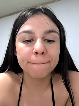 Chatroom XXX en direct de Daniela-rosee