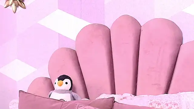 KylieMonnett: онлайн-секс-чат