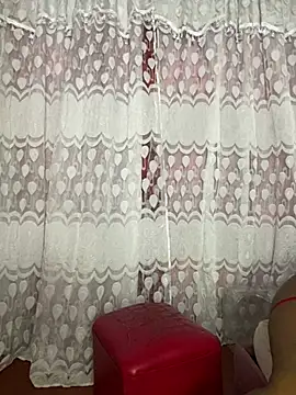 Chat +18 de MonicaSex_ ao vivo