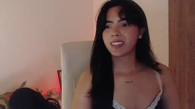 Mia_lali élő XXX-chatje