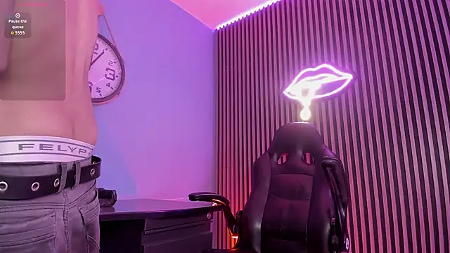 Show modela Maximoking26 na web-kameri