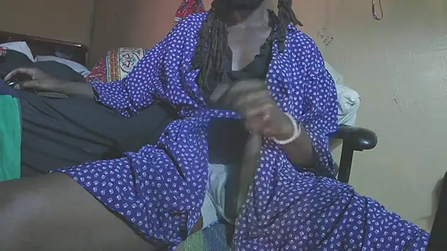 EYEzIAM's Live XXX Chat