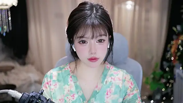 Cecily Show in webcam