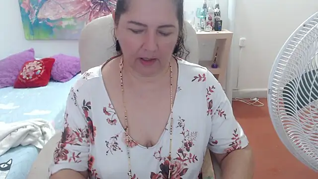 leonela_69のライブXXXチャット