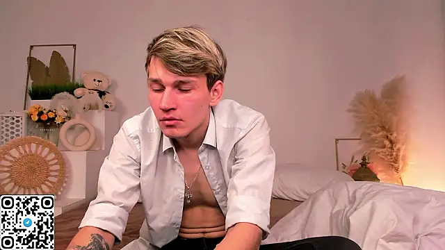 Volan_Starts: вебкам-шоу