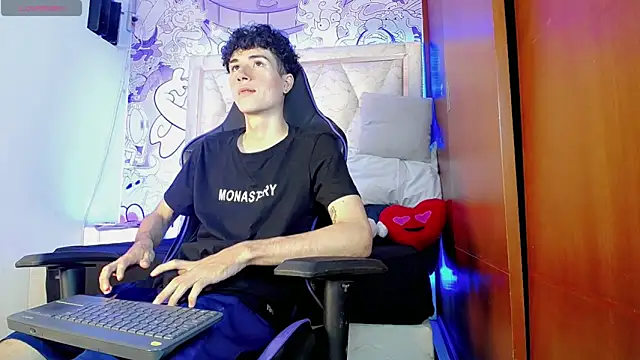 johnny_cagee Adlı Modelin Canlı XXX Sohbeti