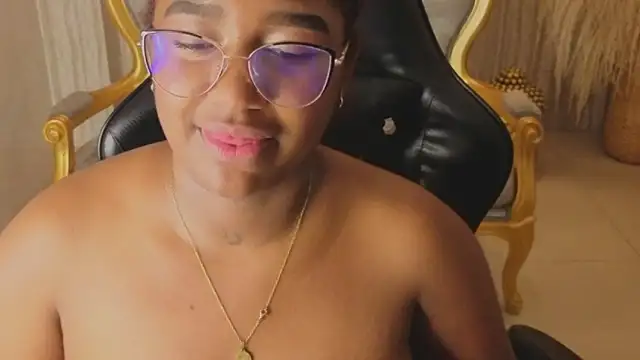 Jadee_ss: διαδικτυακό σόου στην κάμερα