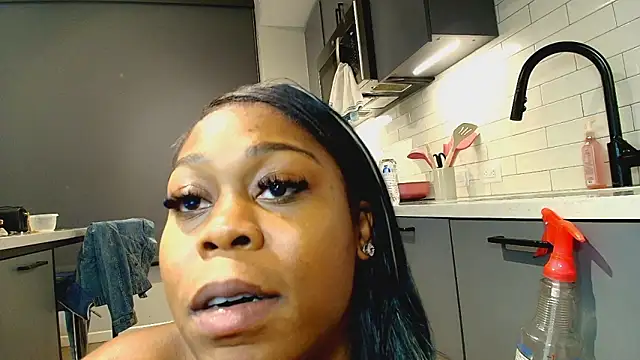 Naomiruty Show in webcam