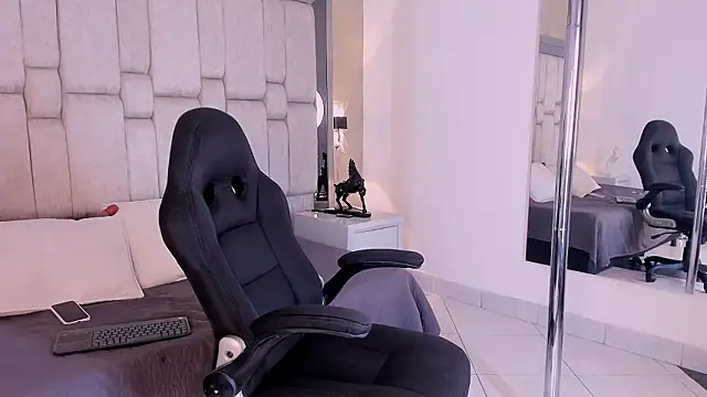 REINA_ADAHARA 在線直播表演