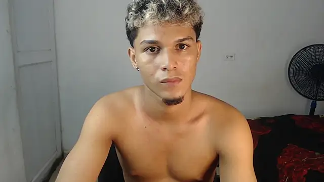 Master_hot06 Adlı Modelin Canlı XXX Sohbeti