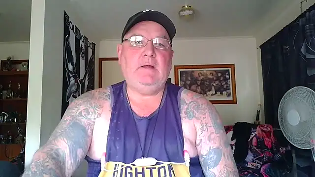 KINKYBLUEYES69 Adlı Modelin Canlı XXX Sohbeti