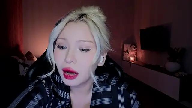 RileyMee live XXX chat