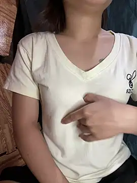 Lyly69699's Live XXX Chat