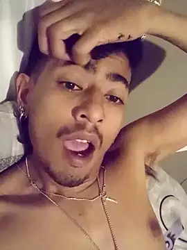 SkinniYamo's Live XXX Chat