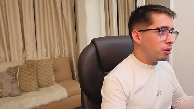 Tommas_Jhonson's Live XXX Chat