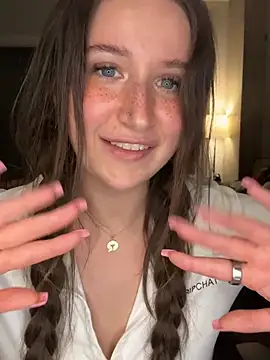 nerdyninaのライブXXX  チャット